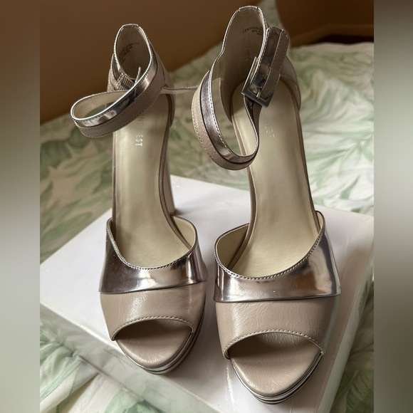 Nine West Cmon Platform Peep Toe heels in size 9 1/2 M - Picture 10 of 14